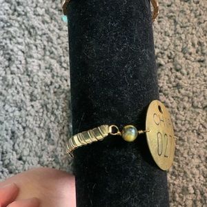 Stamped bracelet round CHWR 027 w stretch band this is for middle one only